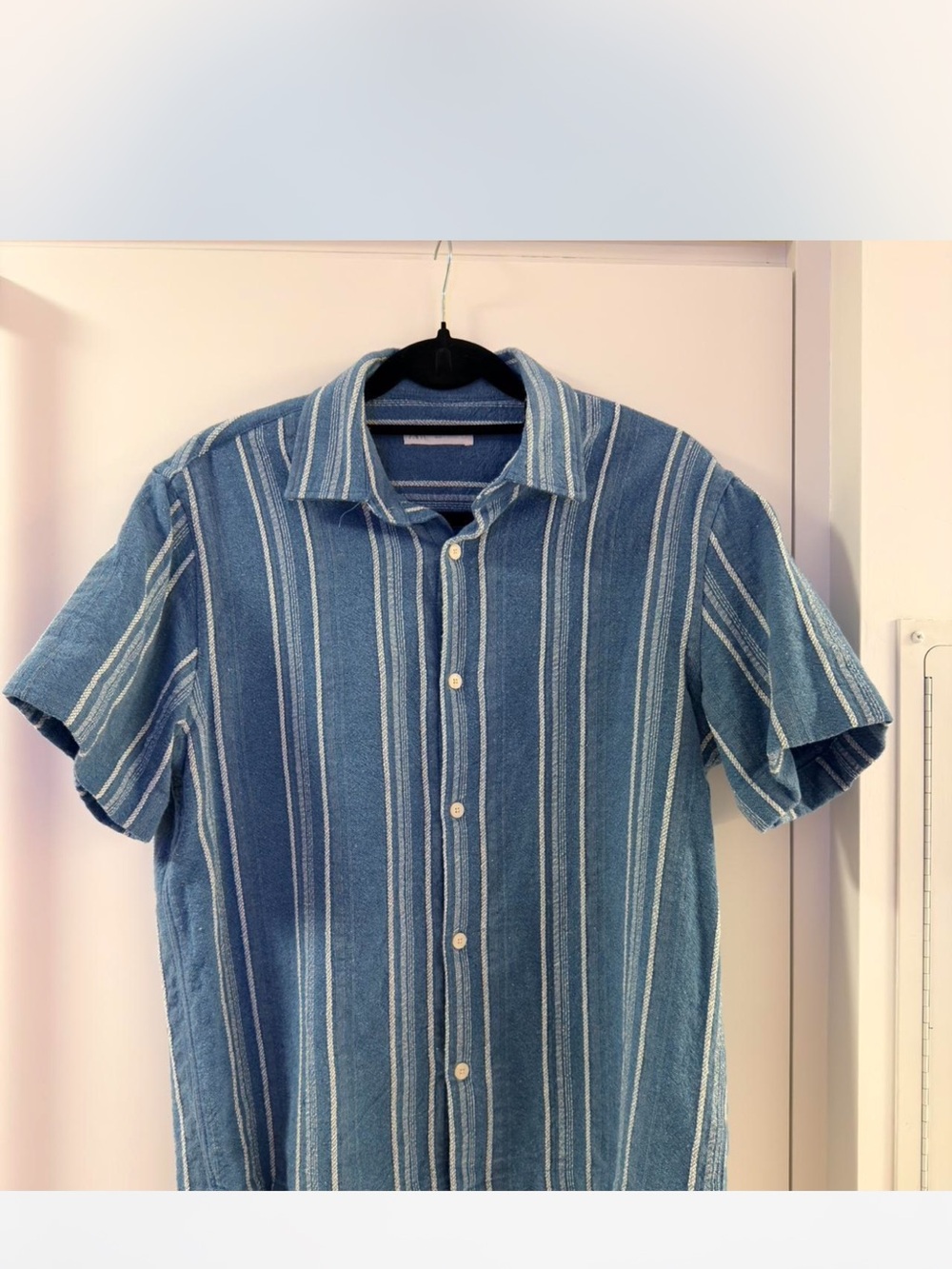 Zara Men's Blue Striped Short-Sleeve Button-Up Shirt